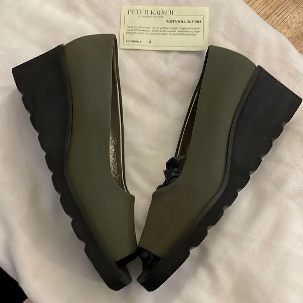 PETER KAISER OLIVE GREEN AND BLACK WEDGE OPEN TOE SHOES.  NEW
